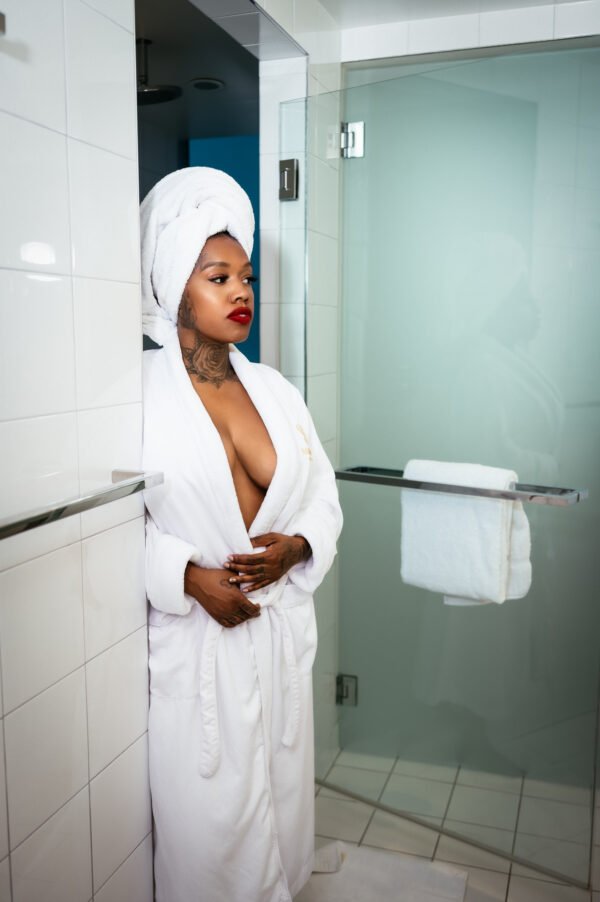 mistress_larose_bathroom1